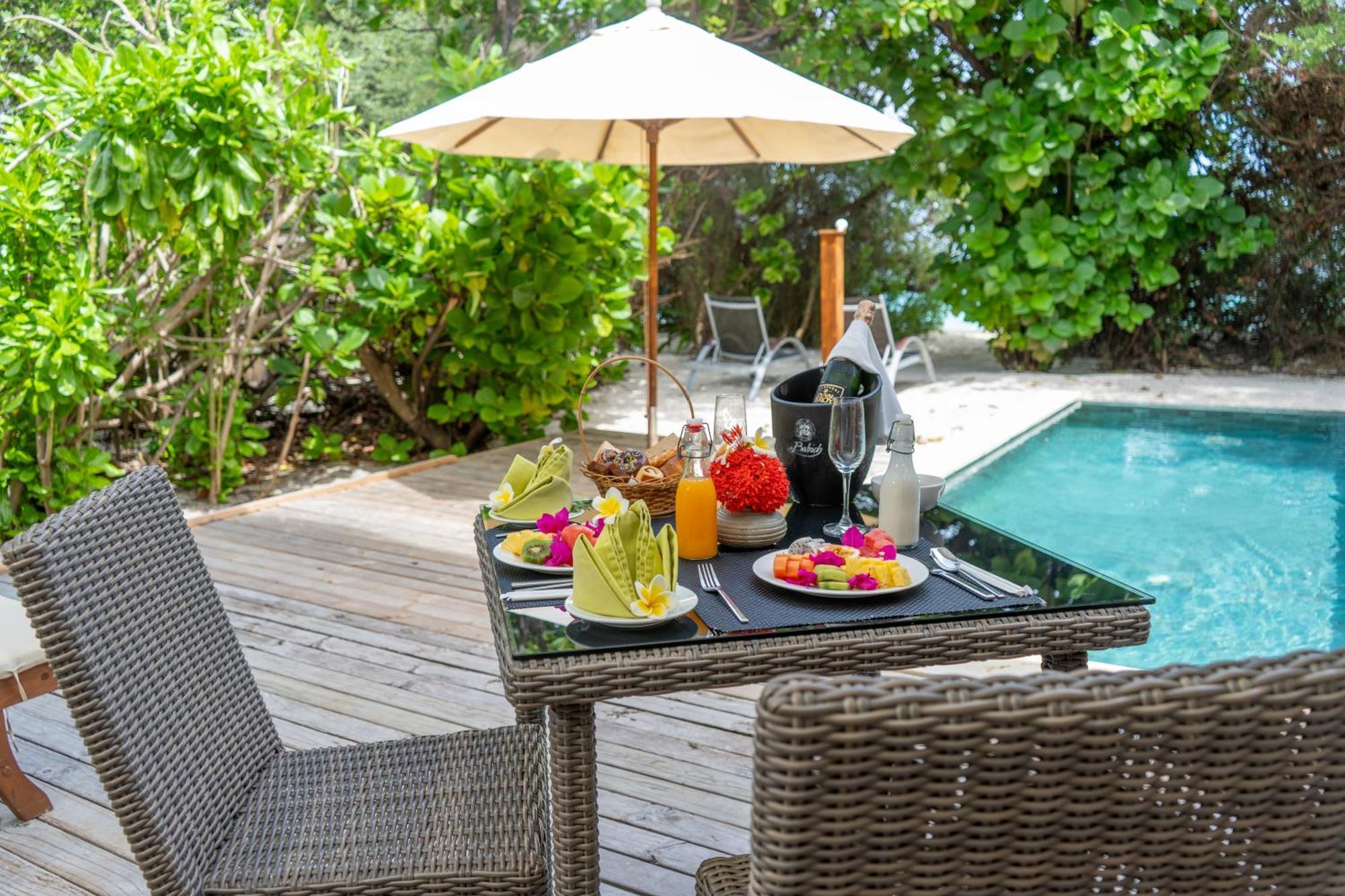 Kudafushi Resort & Spa Меедхоо Экстерьер фото